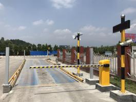 地磅防遙控儀能夠有效的防止車(chē)輛在上磅過(guò)程中由于不規(guī)范操作所引起的作弊現(xiàn)象